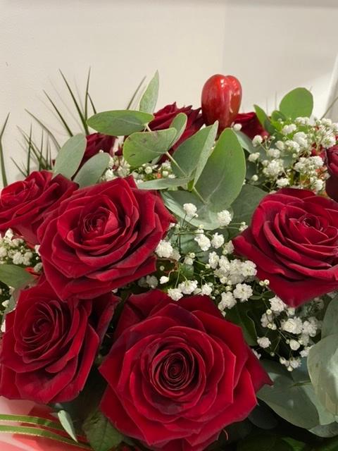 Luxury 12x Naomi Red or Avalanche white  Rose hand tied bouquet