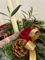 Christmas table centre Red and gold with 3x tall candles